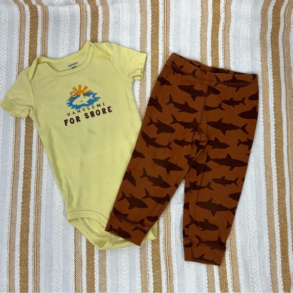 Baby Boy Carter's Shark Outfit Set Size 24M - Picture 1 of 11